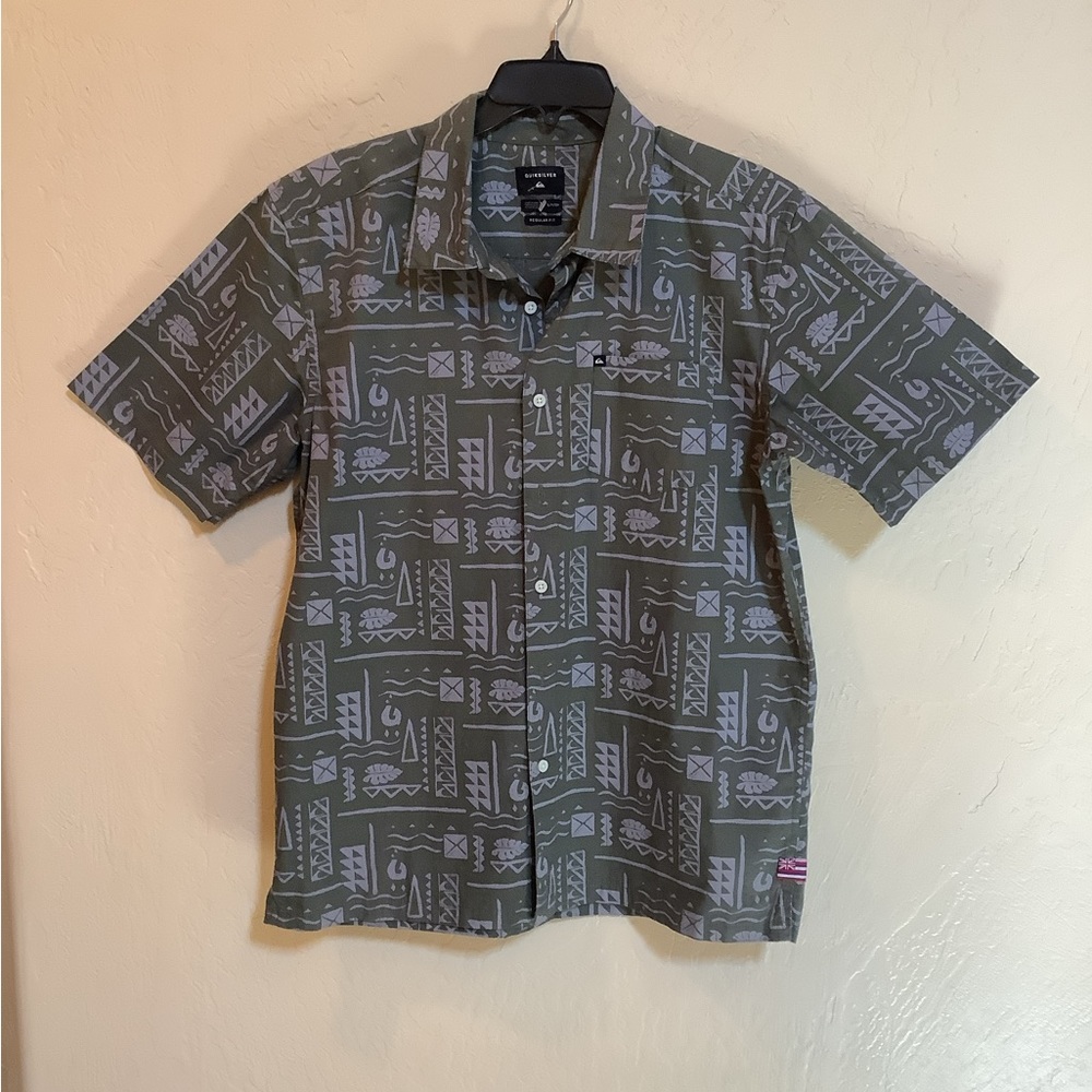 Quiksilver shirt small